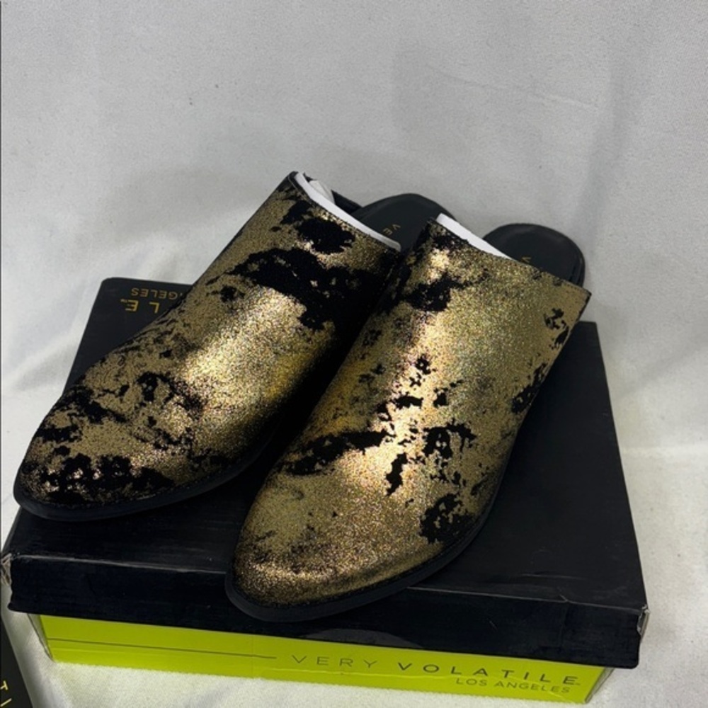 Very Volatile Moonstruck Metallic Slide Mules Gold easy slide on shoes 9